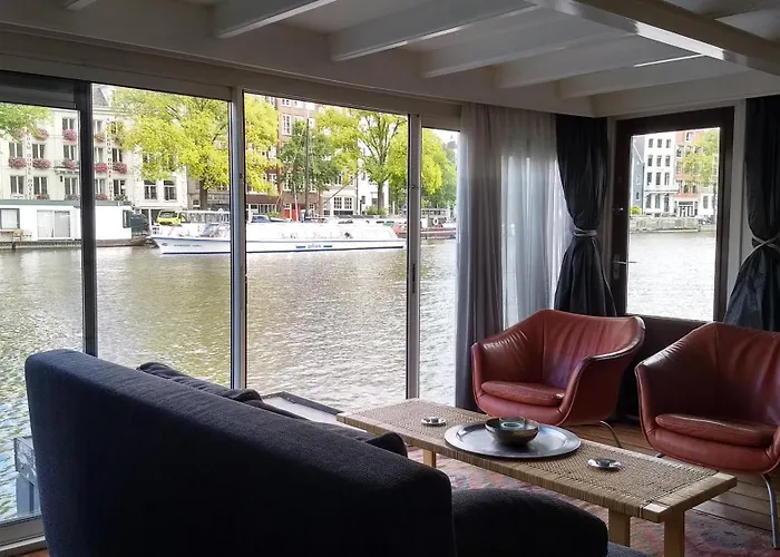 Rembrandt Square Boat