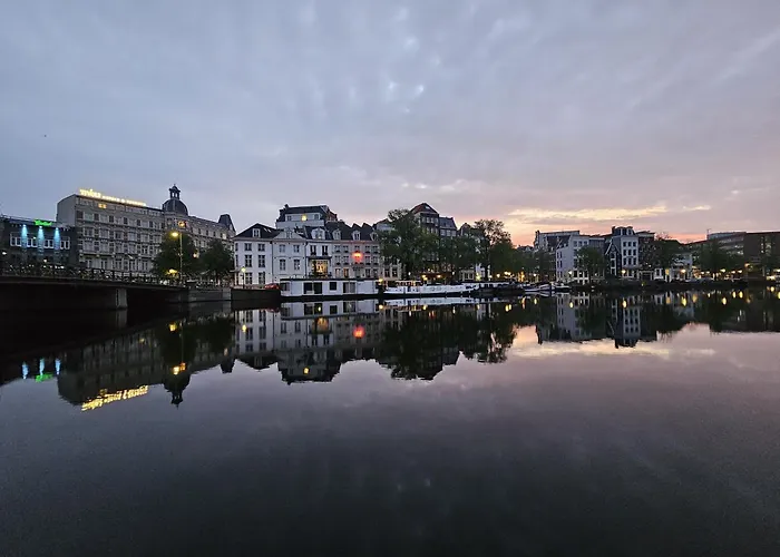 Rembrandt Square Boat